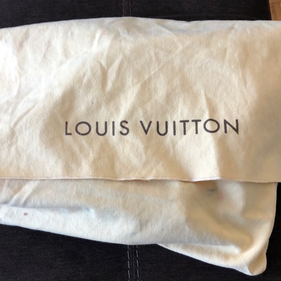 100% Authentic Louis Vuitton Speedy 30 bag. Length heigh width 11.8x8.2x6.6 inch - Picture 2 of 9